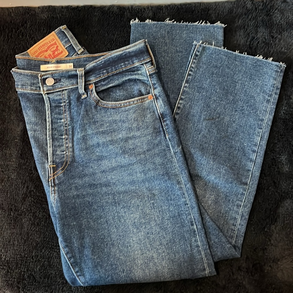 Levi’s Wedgie Distressed, Ankle, Straight